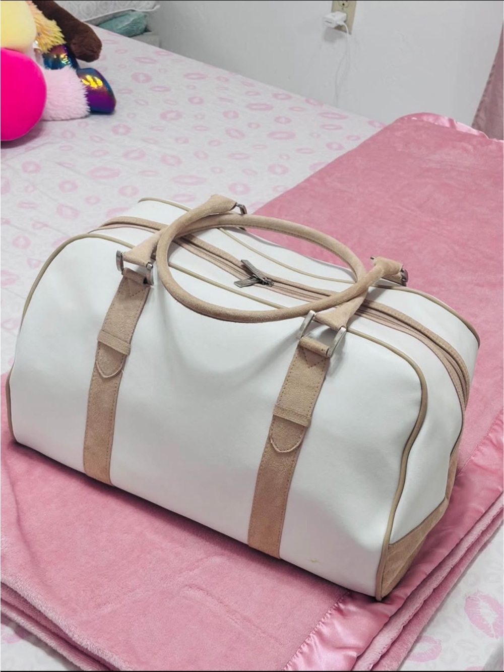 ESTEE LAUDER Canvas Travel Duffel Bag in White and Tan - Women Bags